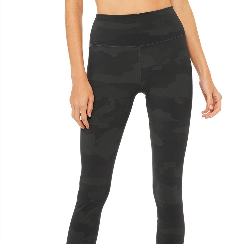 NWT Alo Yoga High-Waist Vapor Leggings -Black Camo